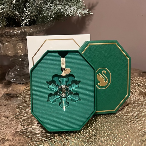 Swarovski Annual Edition 2022 Holiday Ornament - Picture 1 of 13